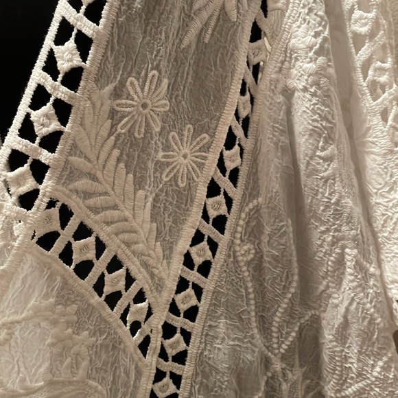 🆕 Torrid Tonal Embroidered Ruana - Picture 4 of 7